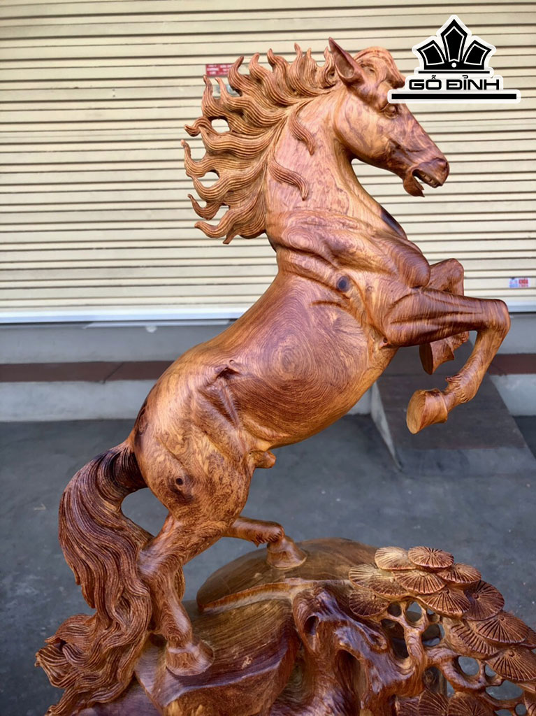 Tượng Ngựa Phong Thủy (Nhất Mã Phi Thiên) Gỗ Hương Cao 55 Ngang 35 Sâu 20 (cm)