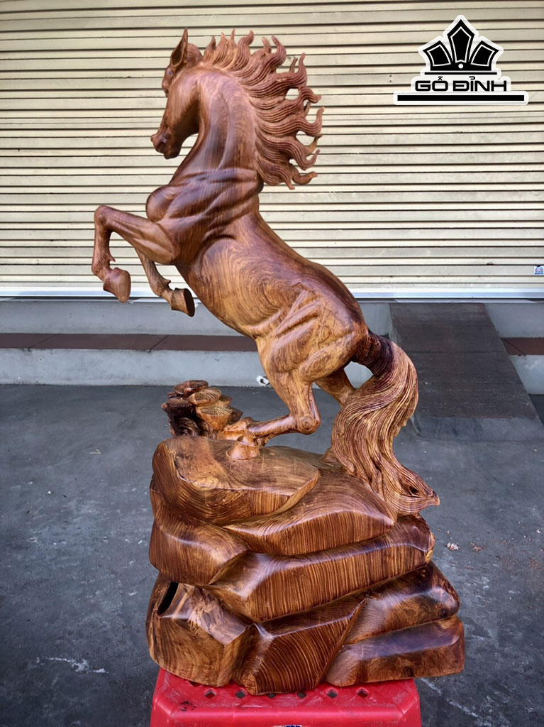 Tượng Ngựa Phong Thủy (Nhất Mã Phi Thiên) Gỗ Hương Cao 55 Ngang 35 Sâu 20 (cm)