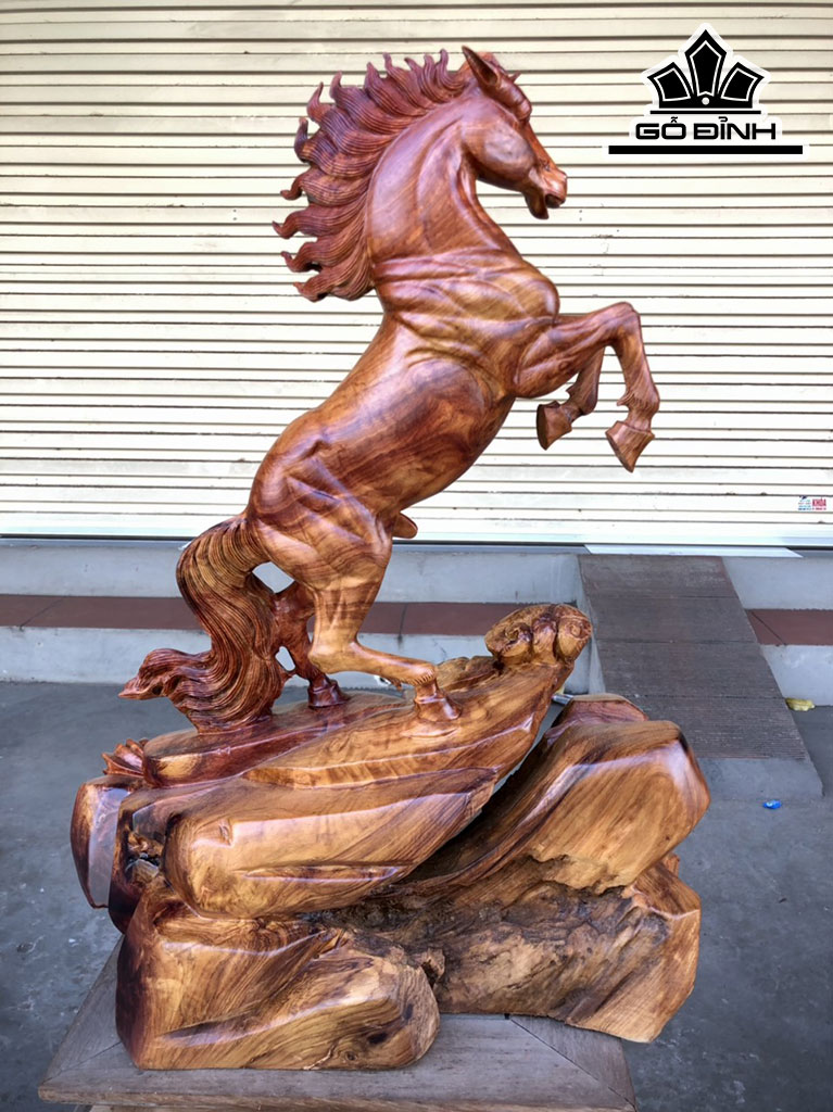 Tượng Ngựa Phong Thủy (Nhất Mã Phi Thiên) Gỗ Hương Cao 60 Ngang 45 Sâu 23 (cm)