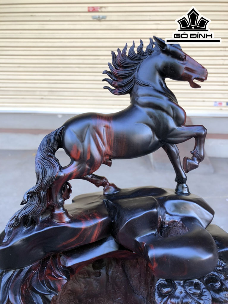 Tượng Ngựa Phong Thủy (Nhất Mã Phi Thiên) Gỗ Trắc Cao 28 Ngang 27 Sâu 12 (cm)