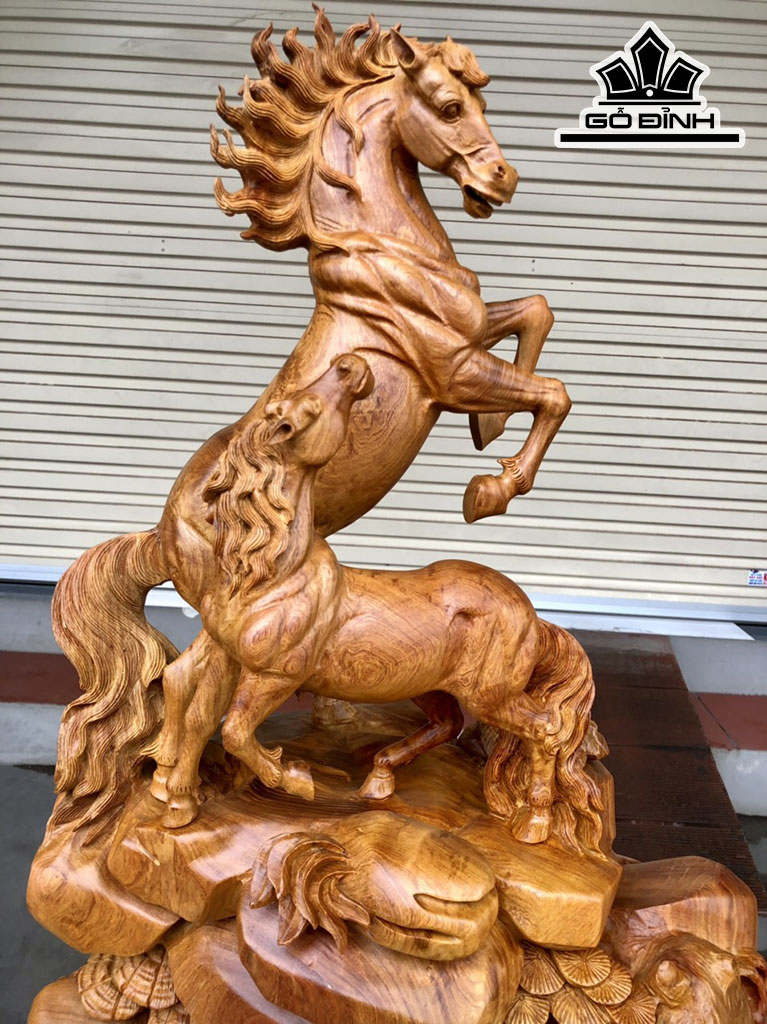 Tượng Ngựa Phong Thủy Gỗ Hương Cao 72 Ngang 41 Sâu 28 (cm)