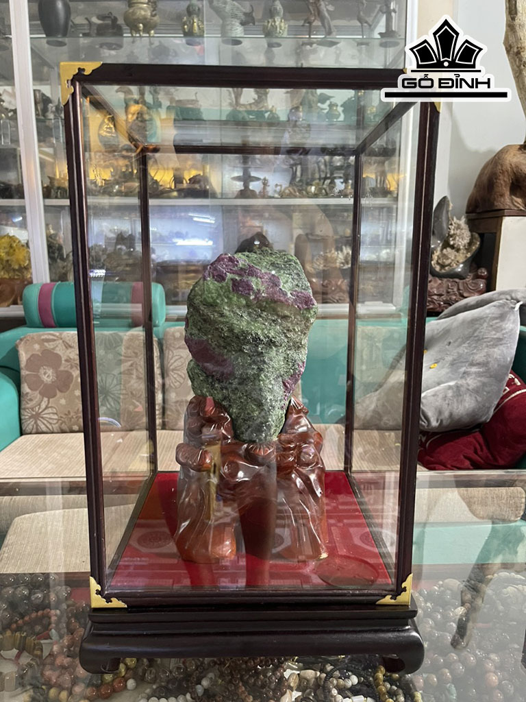 Tác Phẩm Đá Ruby Cao 28 (cm) 4,7kg