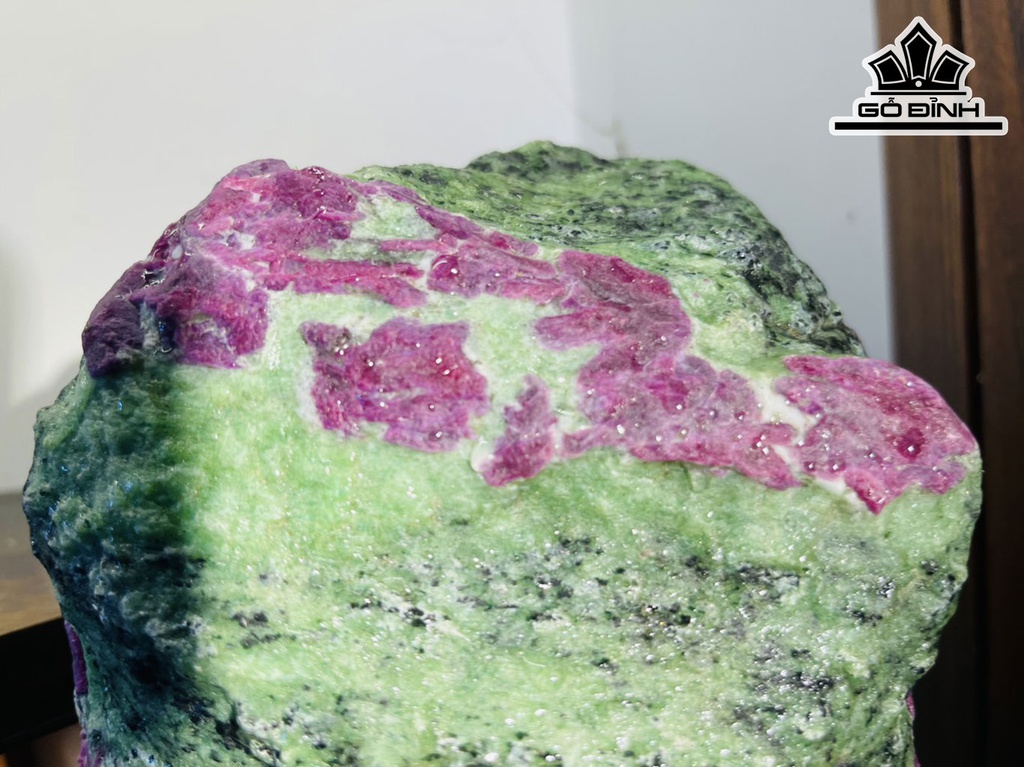 Tác Phẩm Đá Ruby Cao 28 (cm) 4,7kg