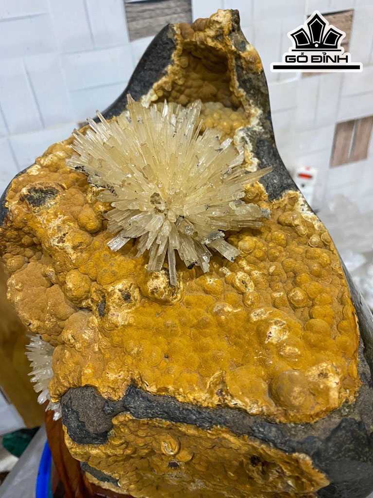 Tác Phẩm Đá Aragonit Cao 36 (cm) 17,6kg