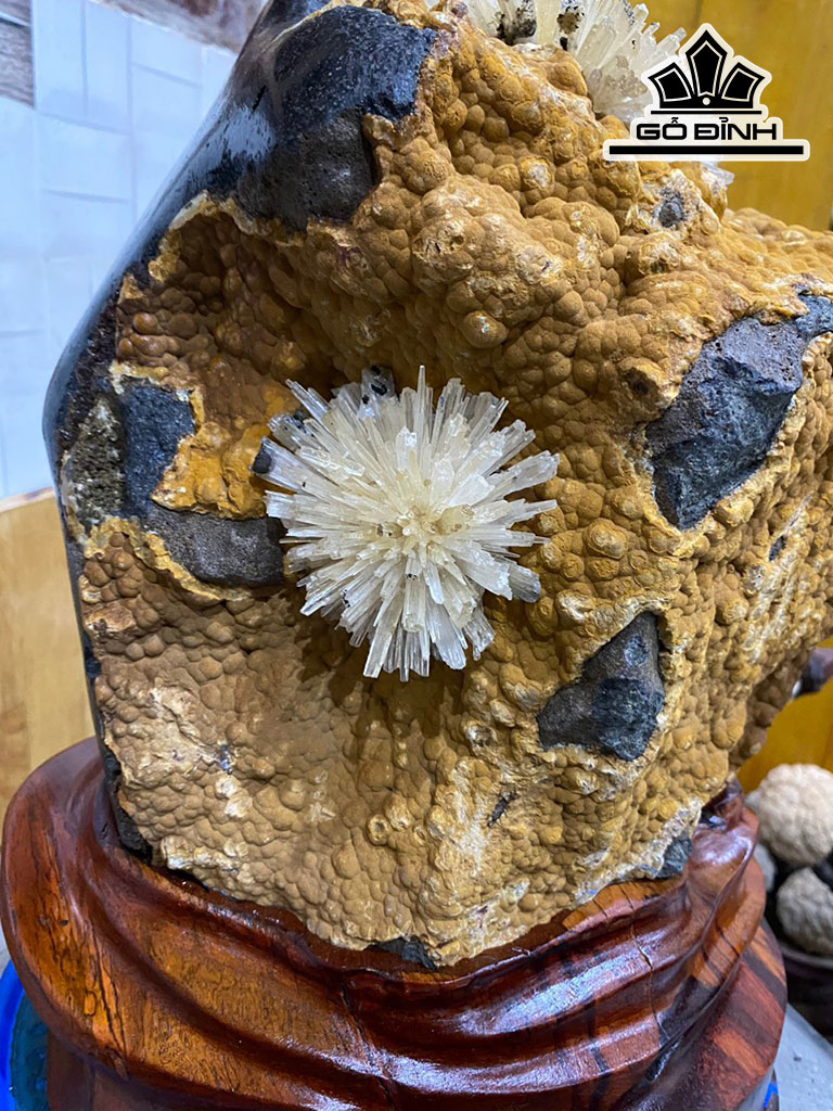 Tác Phẩm Đá Aragonit Cao 36 (cm) 17,6kg