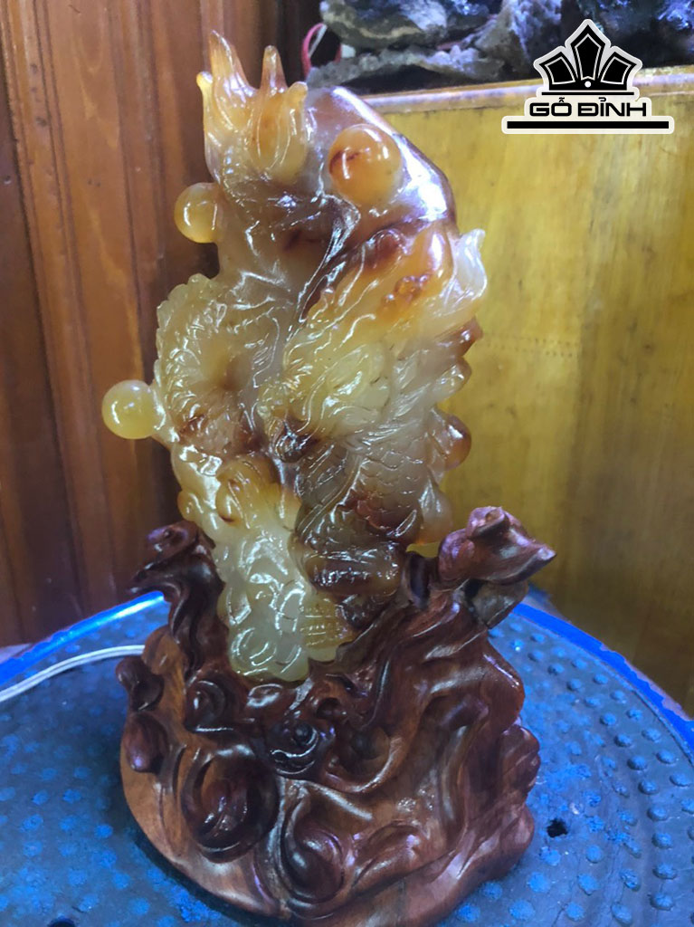 Tác Phẩm Đá Mã Não Cao 22 (cm) 1,2kg