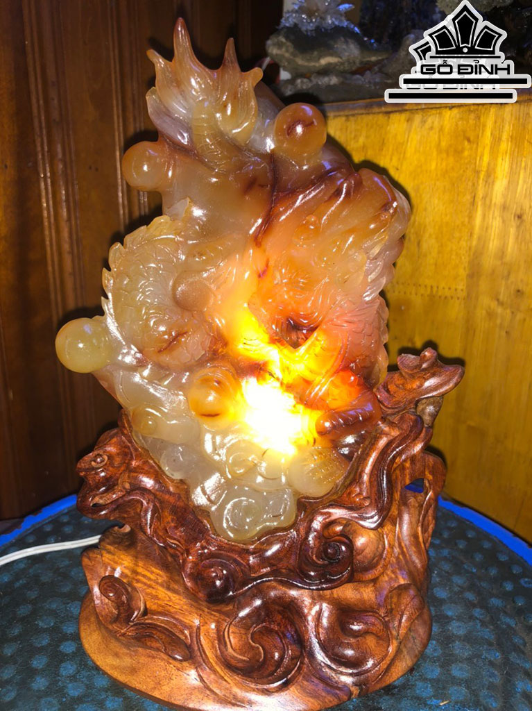 Tác Phẩm Đá Mã Não Cao 22 (cm) 1,2kg