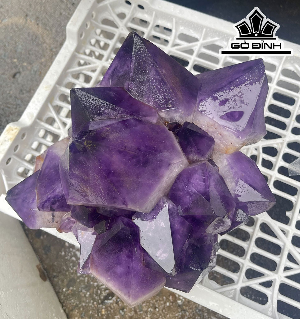 Tác Phẩm Đá Thạch Anh Tím Cao 27 Ngang 23 (cm) 6,87kg