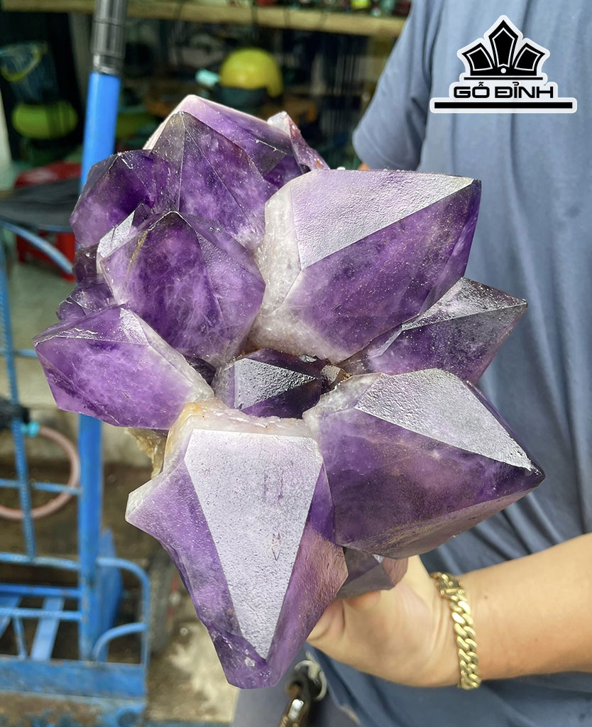 Tác Phẩm Đá Thạch Anh Tím Cao 27 Ngang 23 (cm) 6,87kg