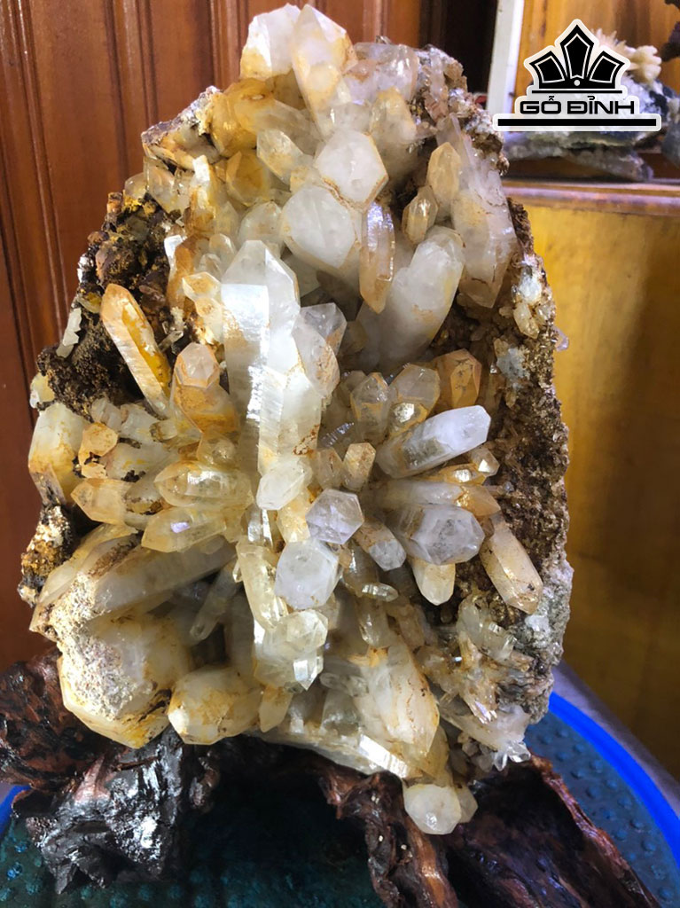 Tác Phẩm Đá Thạch Anh Trắng Cao 28 (cm) 3,8kg