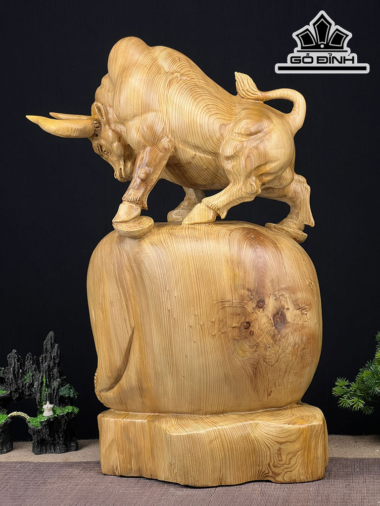 Tượng Bò Tót Gỗ Ngọc Am Cao 57 Ngang 36 Sâu 23 (cm)