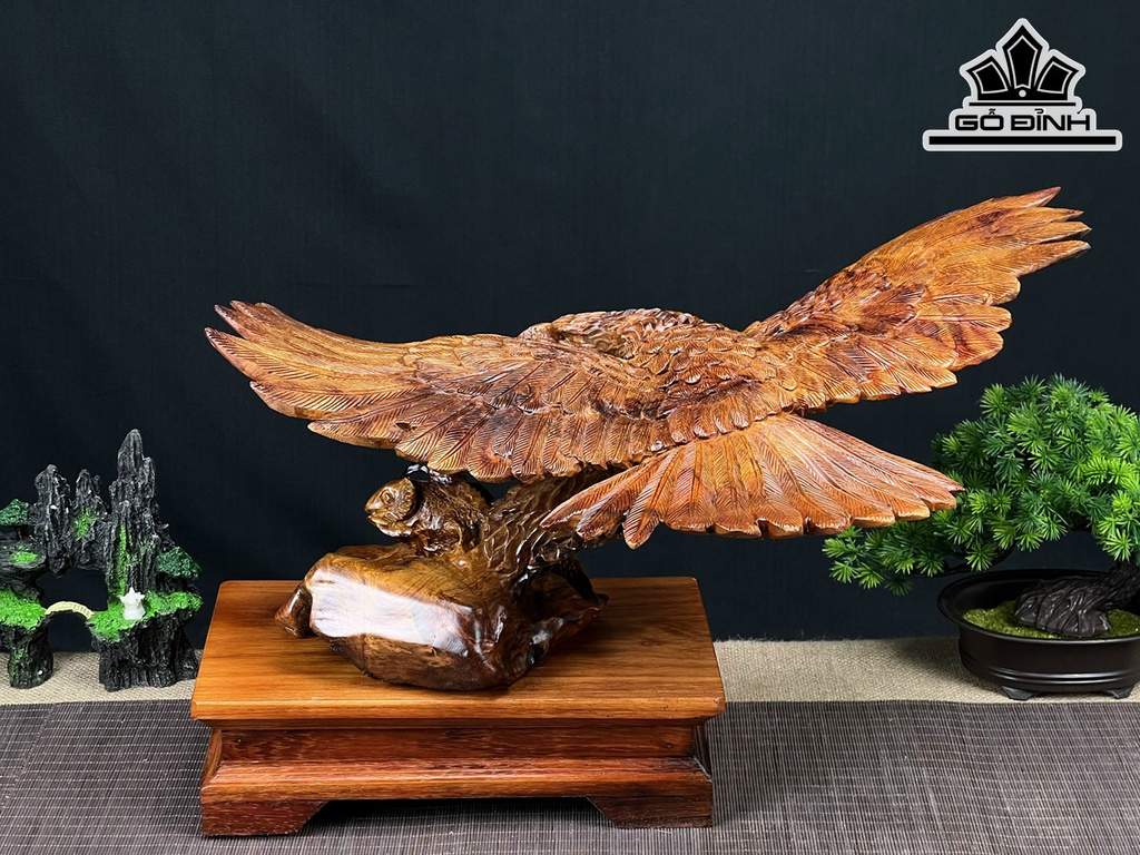 Tượng Đại Bàng Săn Mồi Gỗ Hương Cao 33 Ngang 52 Sâu 33 (cm)