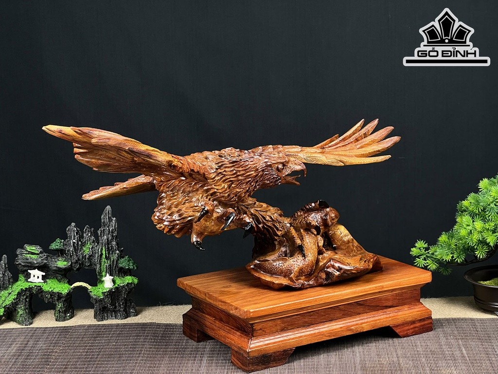Tượng Đại Bàng Săn Mồi Gỗ Hương Cao 33 Ngang 52 Sâu 33 (cm)