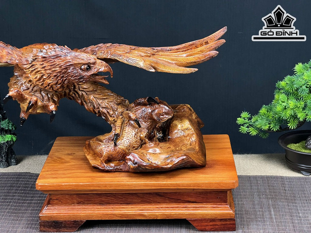 Tượng Đại Bàng Săn Mồi Gỗ Hương Cao 33 Ngang 52 Sâu 33 (cm)
