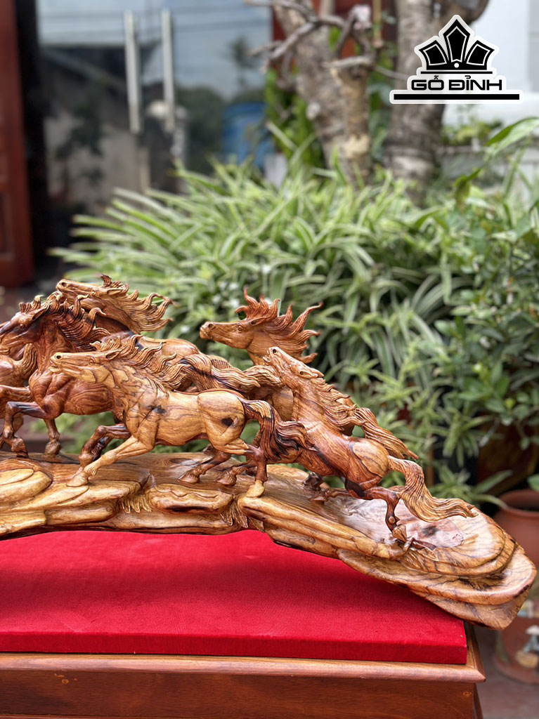 Tượng Bát Mã Gỗ Cẩm Cao 36 Ngang 95 Sâu 28 (cm)