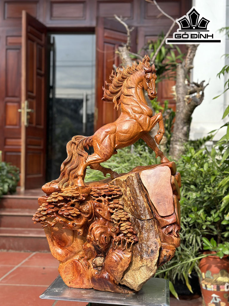 Tượng Ngựa Phong Thủy (Nhất Mã Phi Thiên) Gỗ Hương Cao 88 Ngang 58 Sâu 36 (cm)