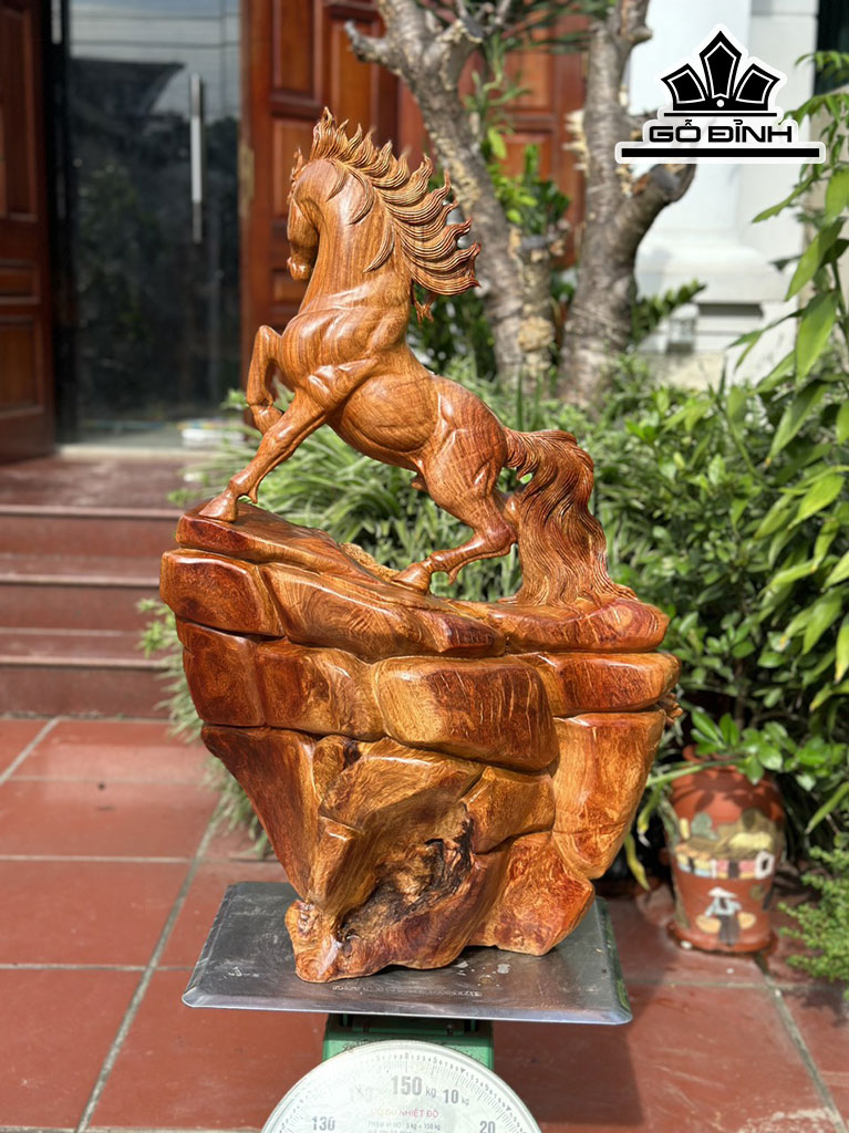 Tượng Ngựa Phong Thủy (Nhất Mã Phi Thiên) Gỗ Hương Cao 88 Ngang 58 Sâu 36 (cm)