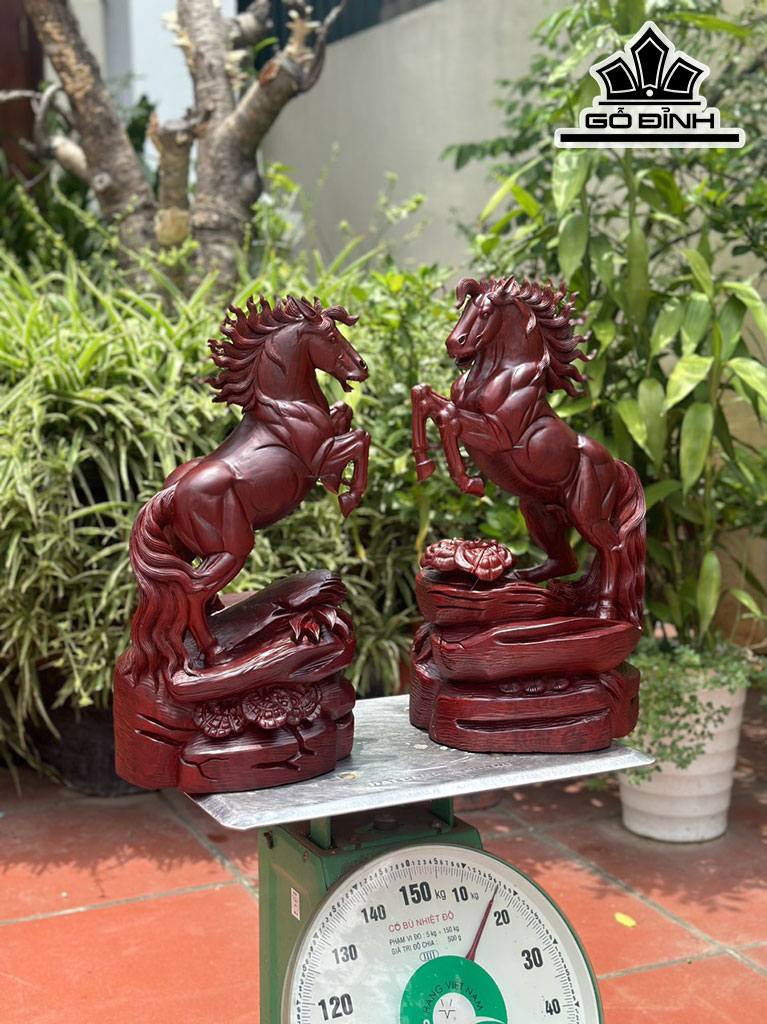 Tượng Ngựa Phong Thủy Gỗ Tử Đàn Cao 46 Ngang 25 Sâu 22 (cm)