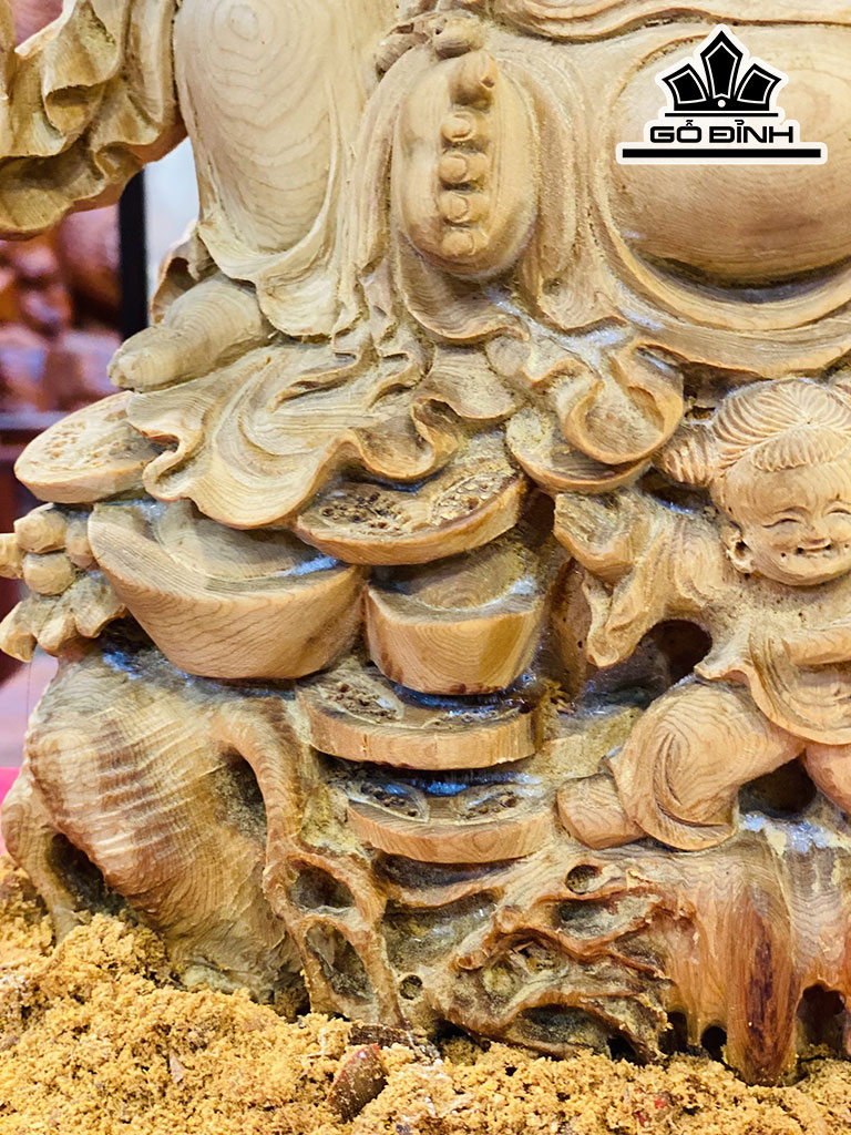 Tượng Phật Di Lặc Ngồi Gốc Tùng Gỗ Hoàng Đàn Cao 41 Ngang 26 Sâu 17 (cm)