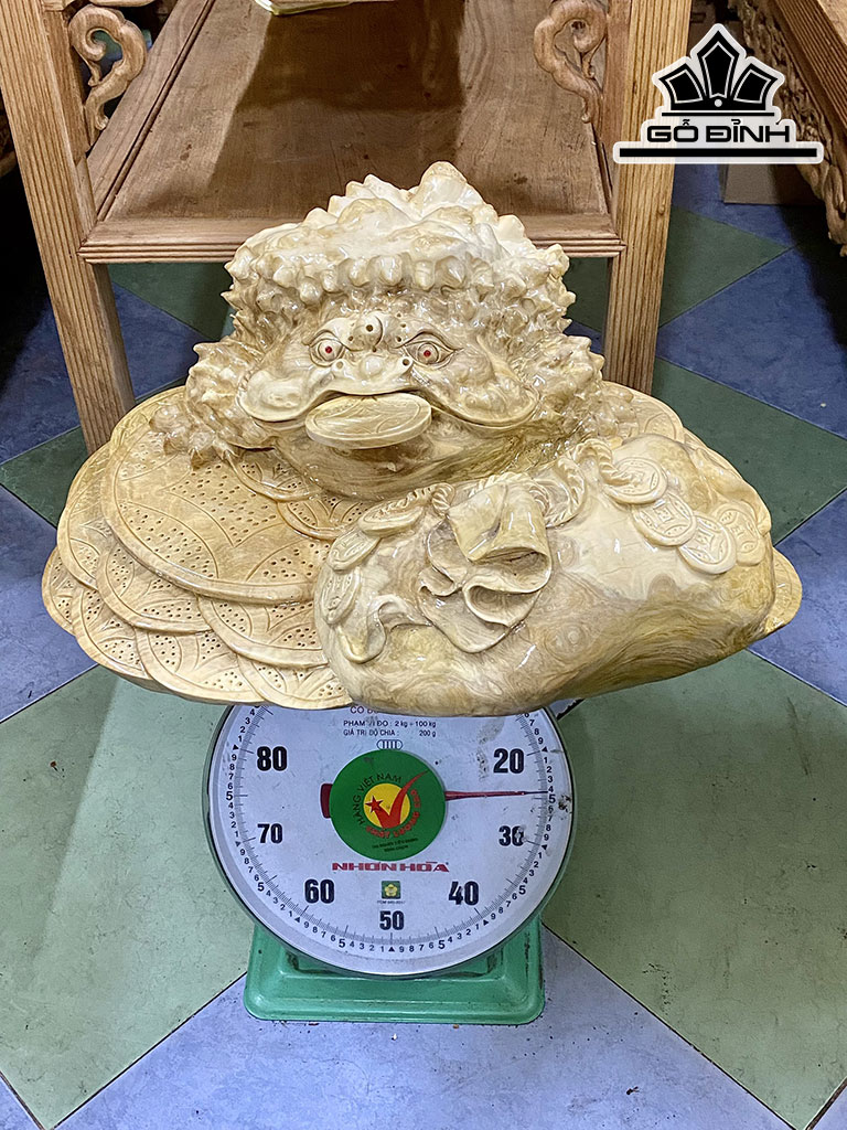 Tượng Cóc Ngậm Tiền Gỗ Nu Nghiến Cao 22 Ngang 53 Sâu 48 (cm)