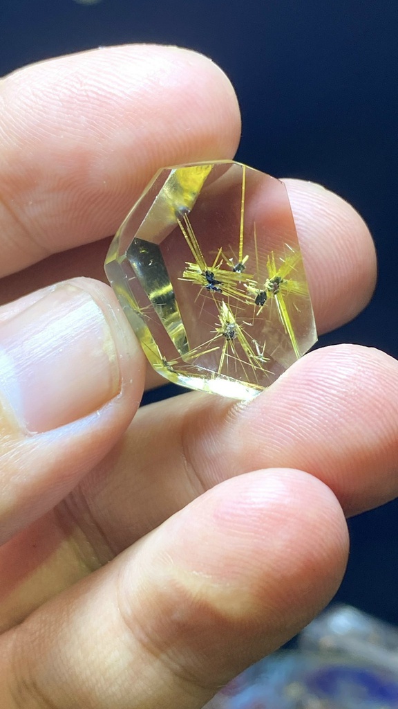 Mặt Trơn Hoa Thị Đá Thạch Anh Tóc Vàng Cao 23 Ngang 18,5 Sâu 8,8 (mm) 5gr