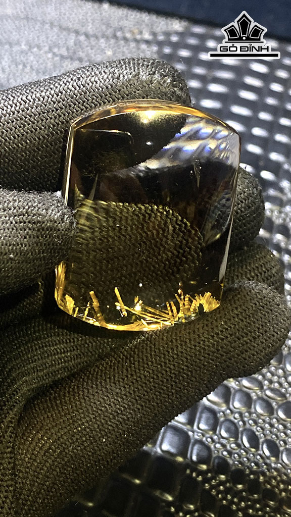 Mặt Trơn Hoa Thị Đá Thạch Anh Tóc Vàng Cao 42,4 Ngang 31 Sâu 15 (mm) 36gr