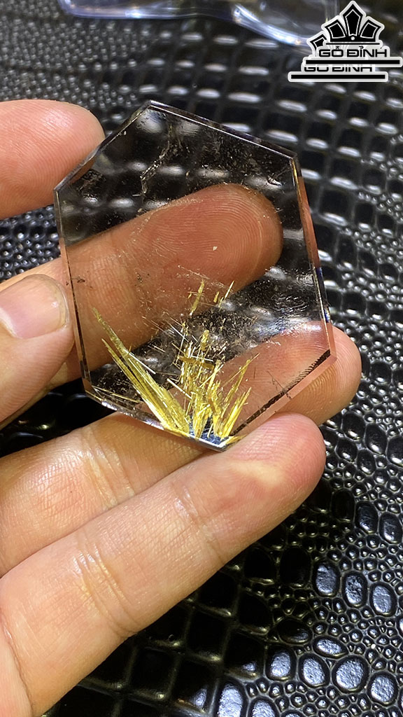 Mặt Trơn Hoa Thị Đá Thạch Anh Tóc Vàng Cao 54 Ngang 38 Sâu 10,5 (mm) 44gr