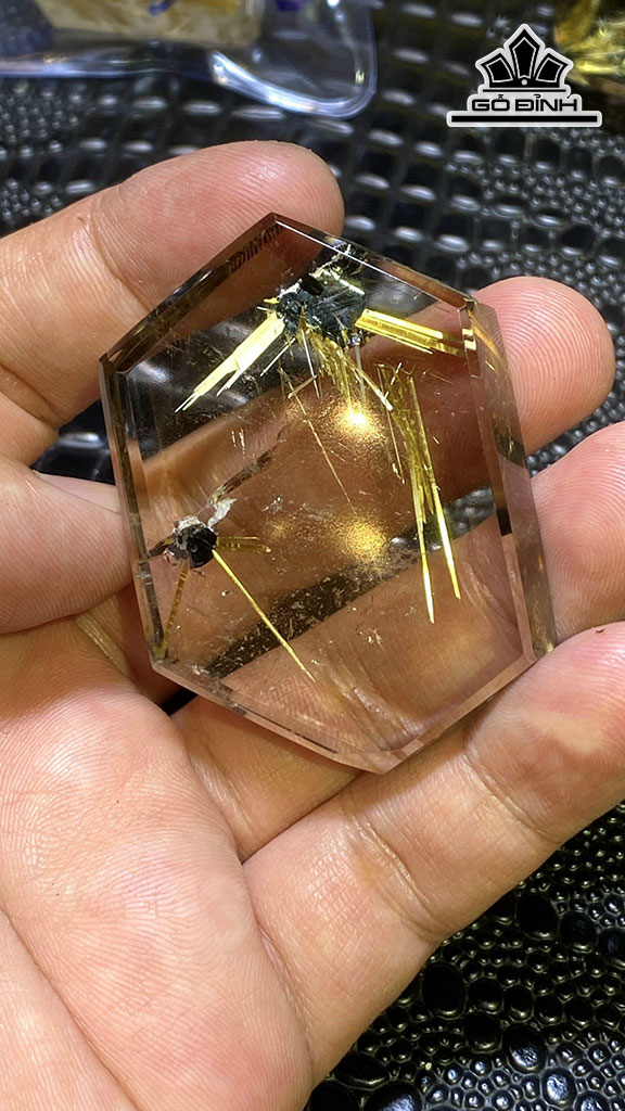 Mặt Trơn Hoa Thị Đá Thạch Anh Tóc Vàng Cao 55 Ngang 38,5 Sâu 11,3 (mm) 48gr