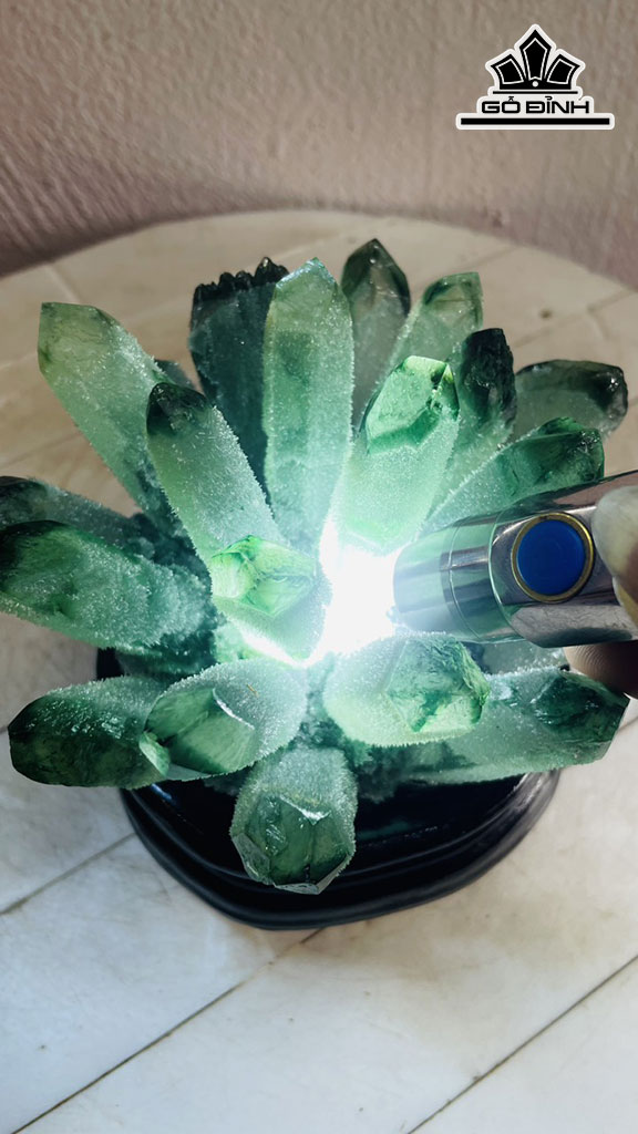 Tác Phẩm Đá Thạch Anh Xanh Cao 17 Ngang 15 (cm) 1,5kg