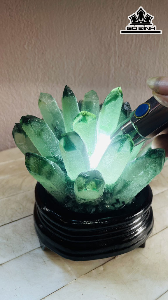 Tác Phẩm Đá Thạch Anh Xanh Cao 17 Ngang 15 (cm) 1,5kg