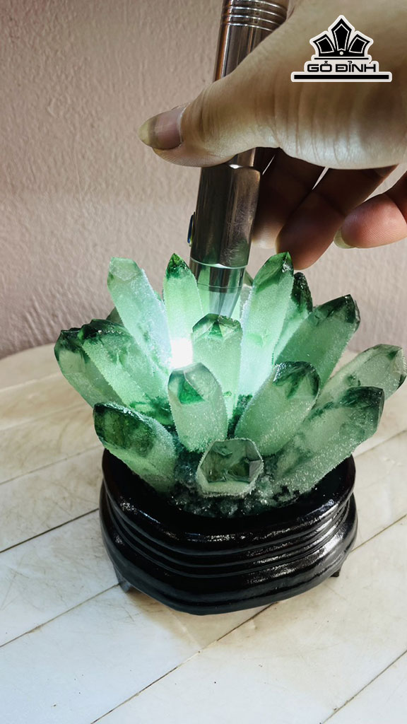 Tác Phẩm Đá Thạch Anh Xanh Cao 17 Ngang 15 (cm) 1,5kg