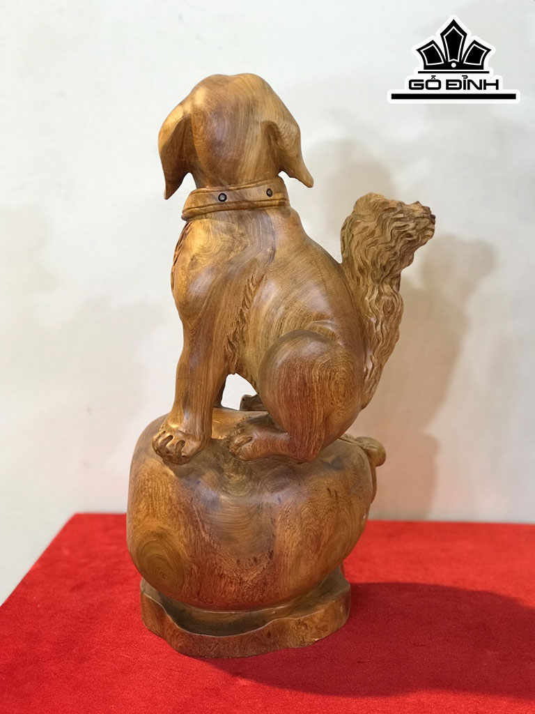 Tượng Chó Gỗ Hương Cao 41 Ngang 23 Sâu 16 (cm)