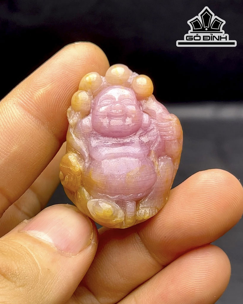 Mặt Dây Chuyền Di Lặc Đá Sapphire Cao 41,8 Ngang 29,6 Sâu 16,5 (mm) 182,6cts