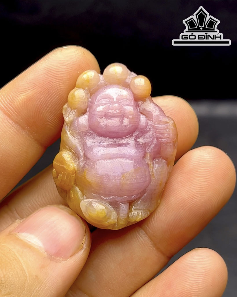 Mặt Dây Chuyền Di Lặc Đá Sapphire Cao 41,8 Ngang 29,6 Sâu 16,5 (mm) 182,6cts