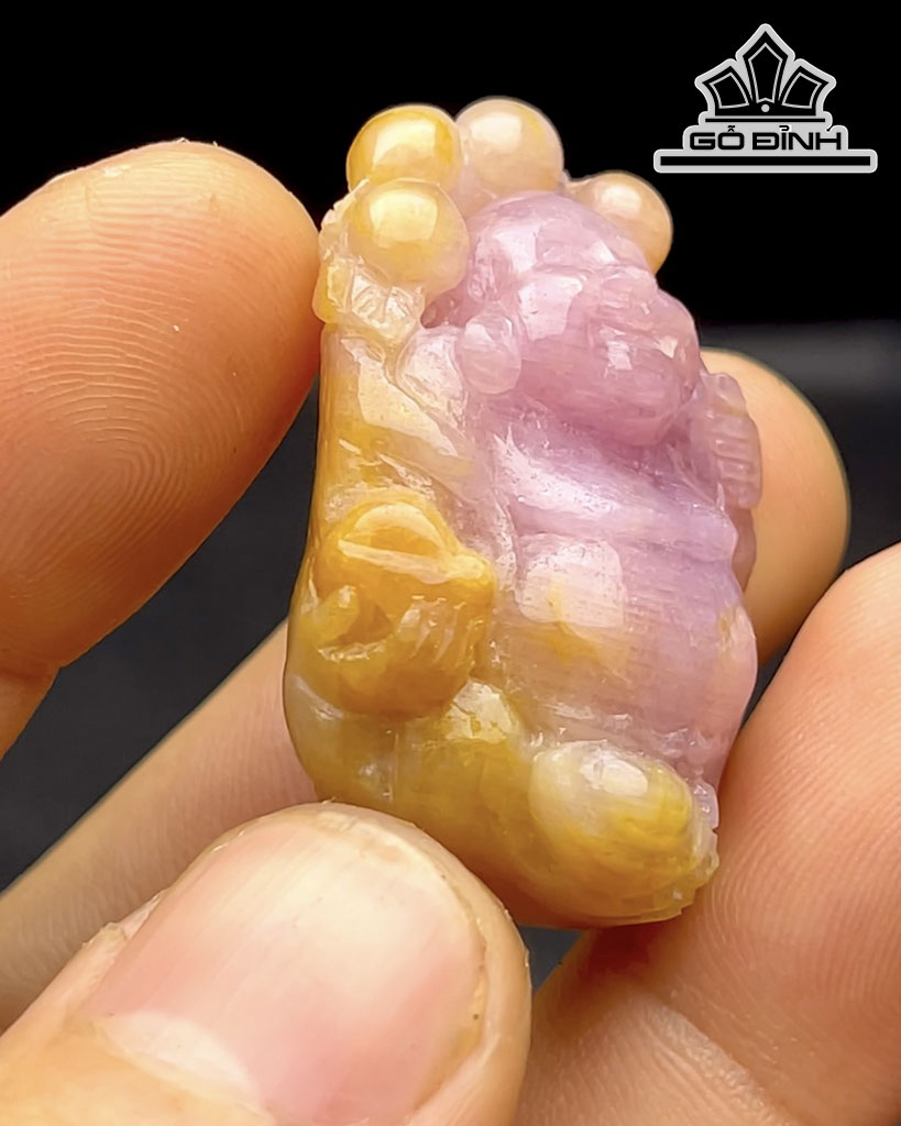 Mặt Dây Chuyền Di Lặc Đá Sapphire Cao 41,8 Ngang 29,6 Sâu 16,5 (mm) 182,6cts