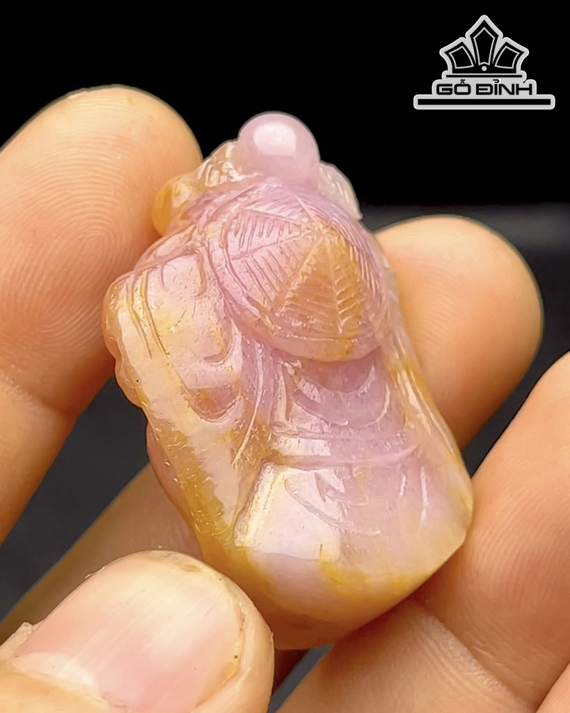 Mặt Dây Chuyền Di Lặc Đá Sapphire Cao 41,8 Ngang 29,6 Sâu 16,5 (mm) 182,6cts
