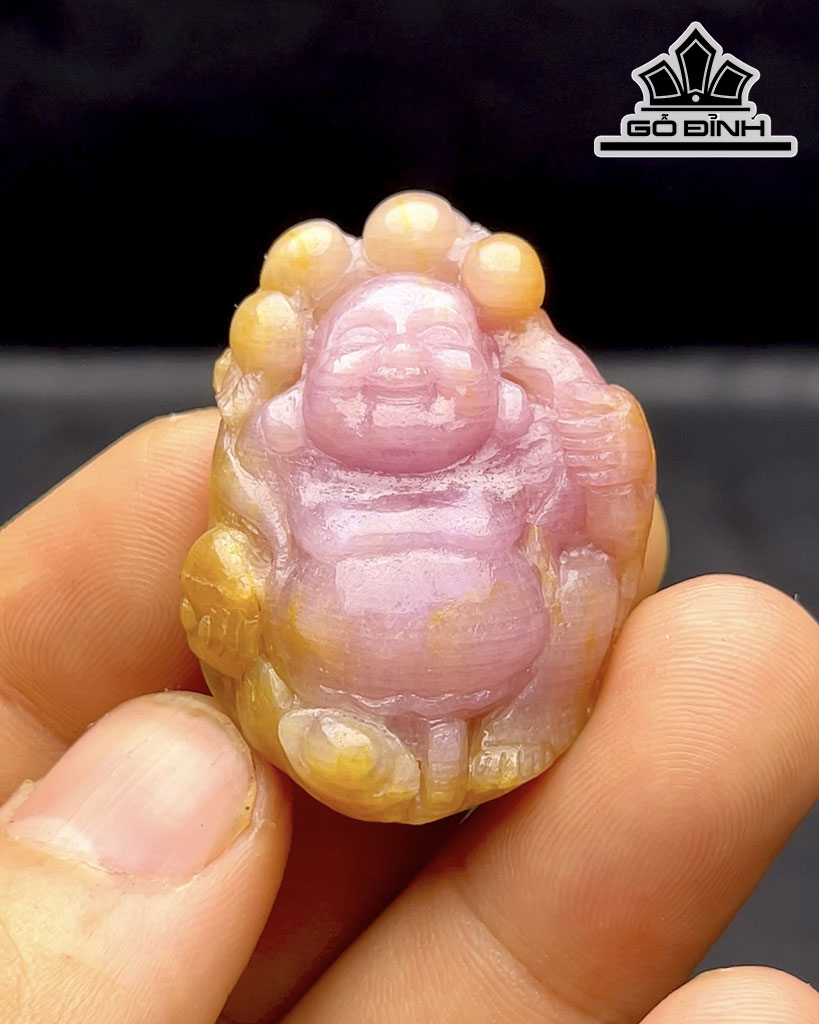 Mặt Dây Chuyền Di Lặc Đá Sapphire Cao 41,8 Ngang 29,6 Sâu 16,5 (mm) 182,6cts
