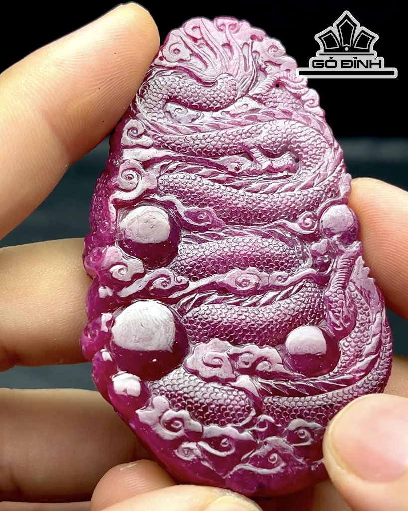 Mặt Dây Chuyền Quan Âm Cưỡi Rồng Đá Ruby Cao 76,6 Ngang 46,9 Sâu 11,9 (mm) 398cts