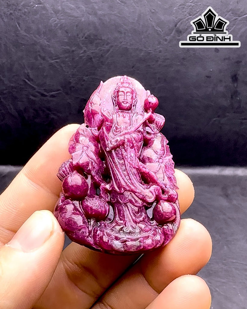 Mặt Dây Chuyền Quan Âm Đá Ruby Cao 66 Ngang 42 Sâu 12,2 (mm) 220,6cts