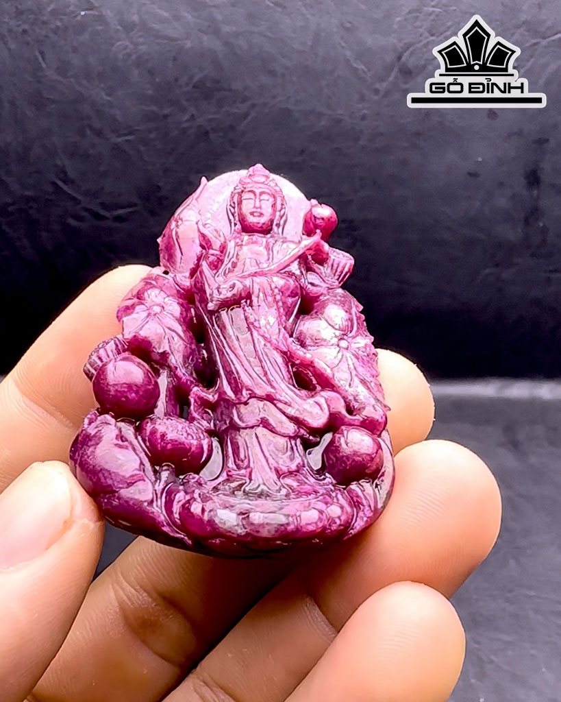 Mặt Dây Chuyền Quan Âm Đá Ruby Cao 66 Ngang 42 Sâu 12,2 (mm) 220,6cts