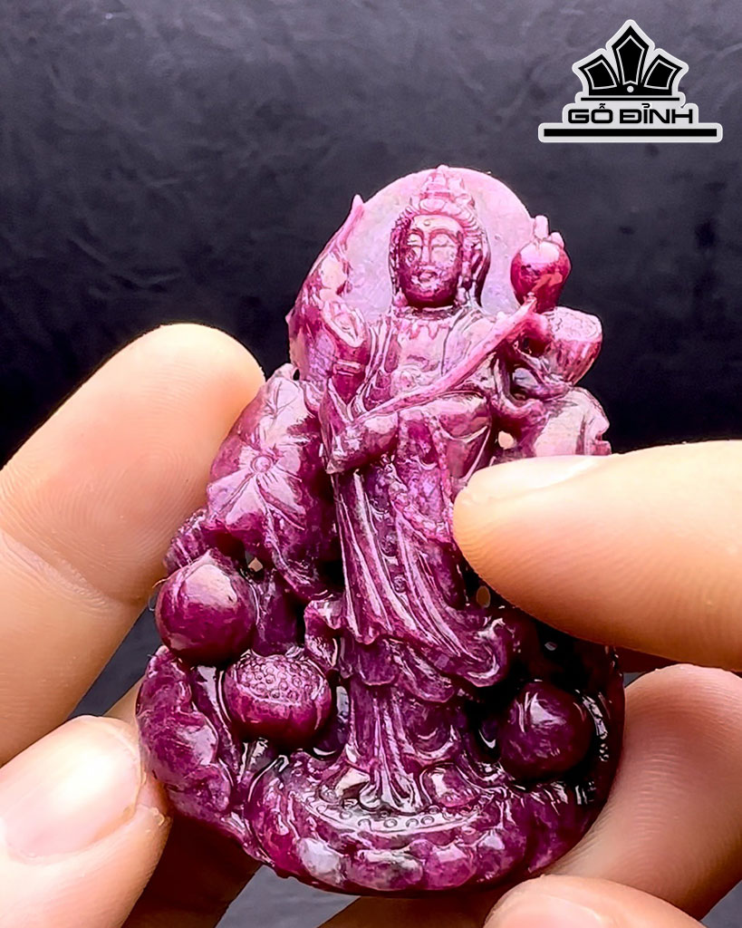 Mặt Dây Chuyền Quan Âm Đá Ruby Cao 66 Ngang 42 Sâu 12,2 (mm) 220,6cts