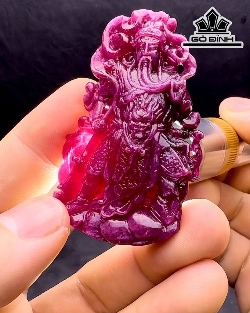 Mặt Dây Chuyền Quan Thánh Đá Ruby Cao 62,8 Ngang 39,5 Sâu 9,3 (mm) 176cts