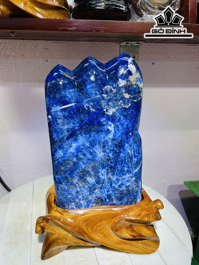 Tác Phẩm Đá Lapit Cao 30 Ngang 15 (cm) 6kg