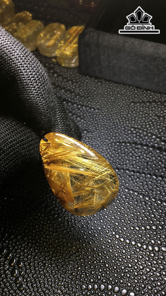 Mặt Dây Chuyền Đá Thạch Anh Tóc Nâu Cao 37,6 Ngang 25 Sâu 12,5 (mm) 17,5gr