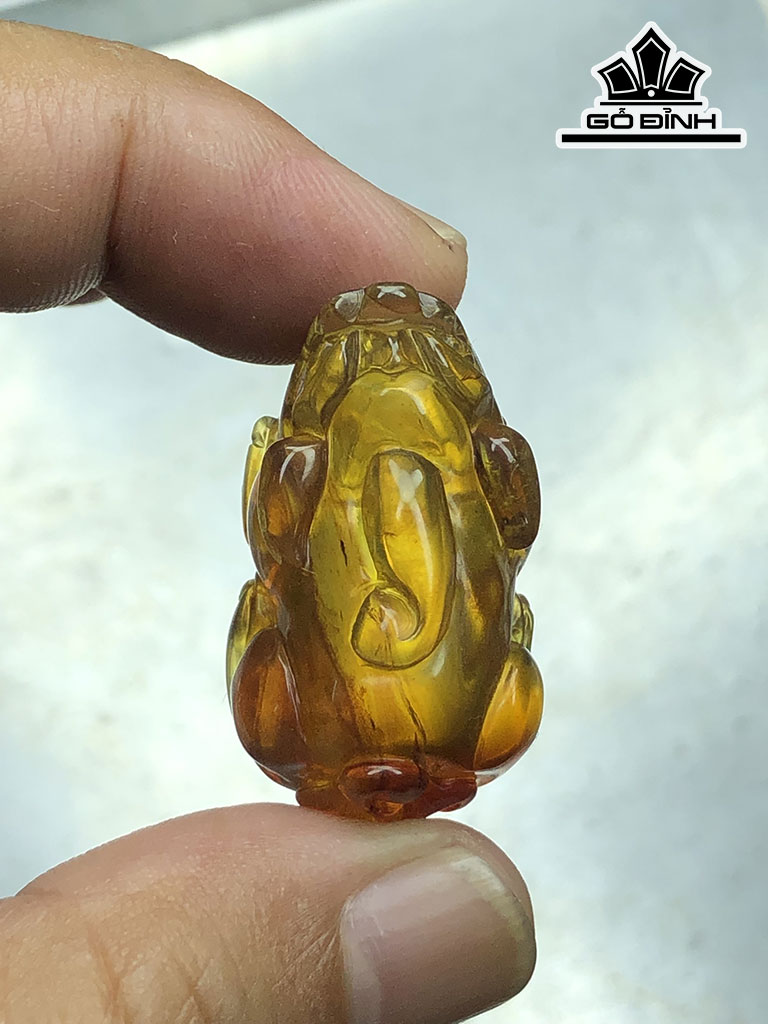 Mặt Dây Chuyền Tỳ Hưu Đá Hổ Phách Cao 32 Ngang 19,6 Sâu 18 (mm) 6,2gr