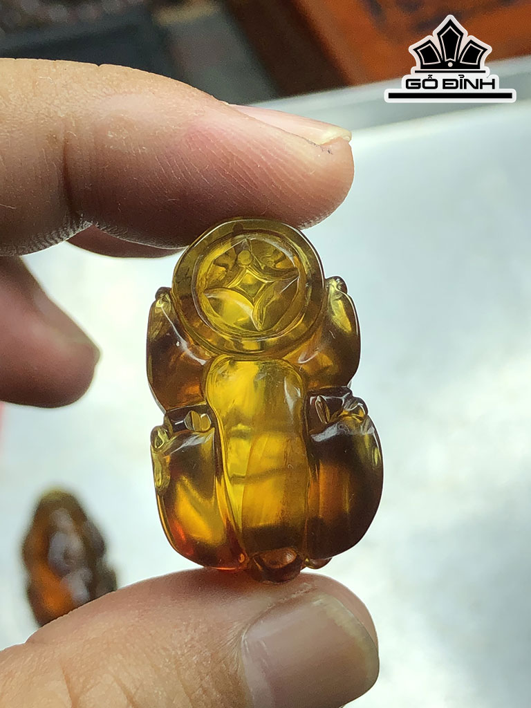 Mặt Dây Chuyền Tỳ Hưu Đá Hổ Phách Cao 32 Ngang 19,6 Sâu 18 (mm) 6,2gr