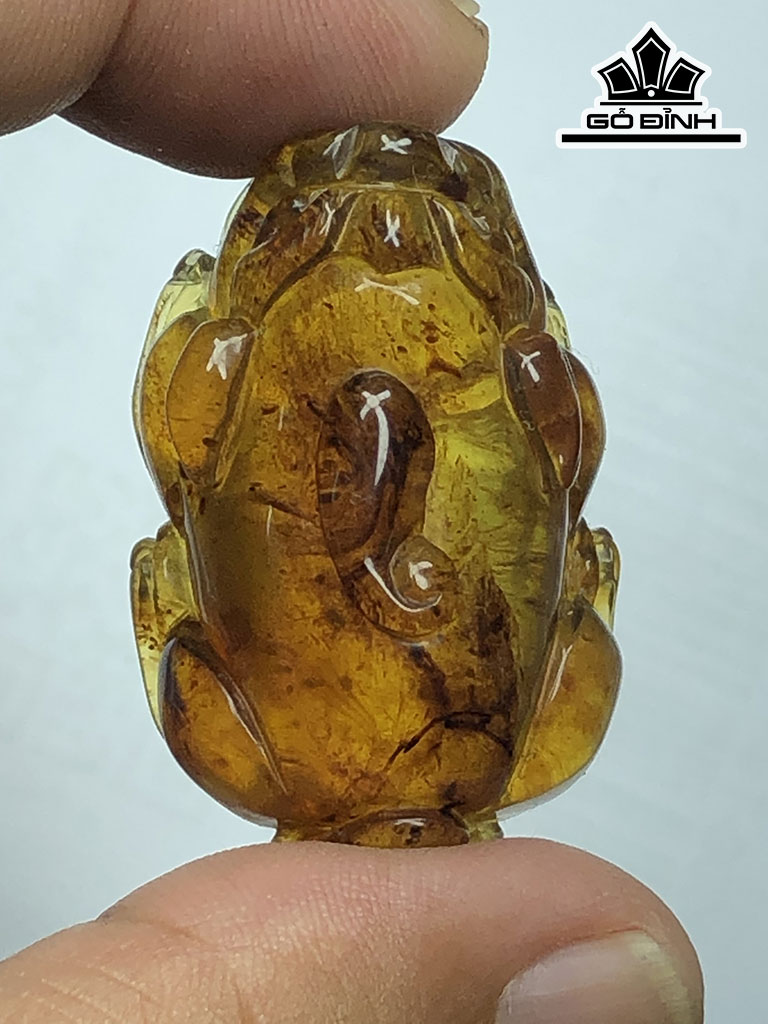 Mặt Dây Chuyền Tỳ Hưu Đá Hổ Phách Cao 38,6 Ngang 26 Sâu 19 (mm) 9,8gr