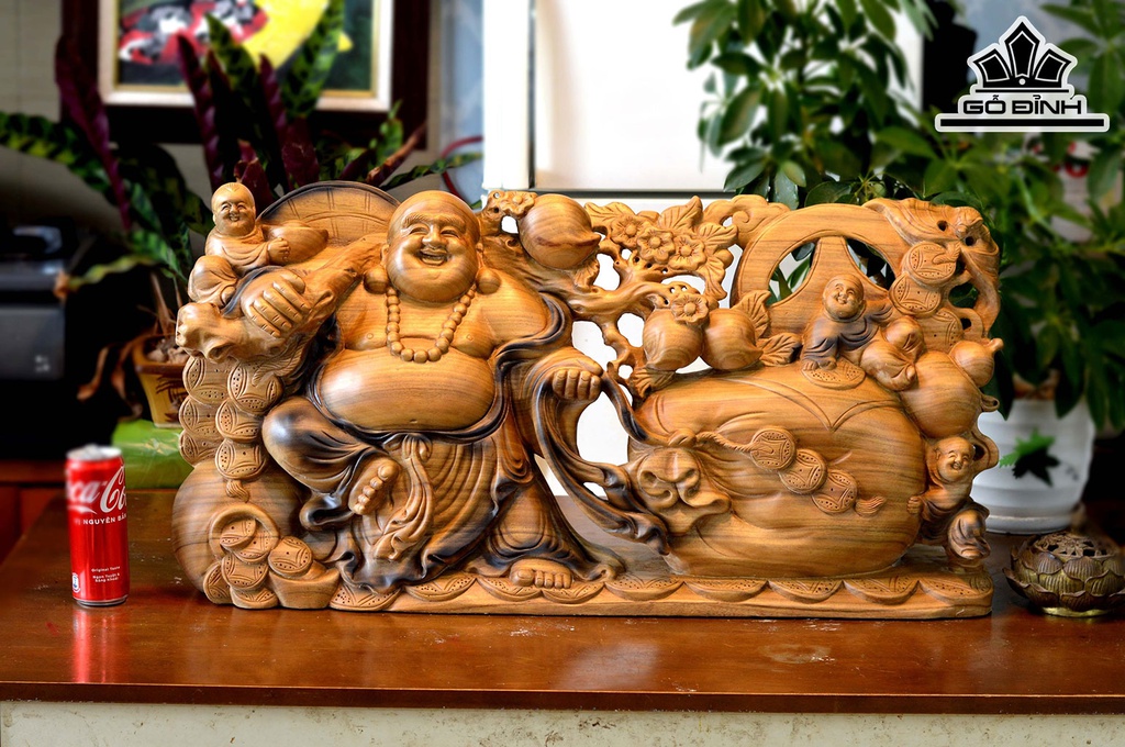 Tượng Phật Di Lặc Kéo Bao Tiền Gỗ Xá Xị Cao 39 Ngang 80 Sâu 13 (cm)