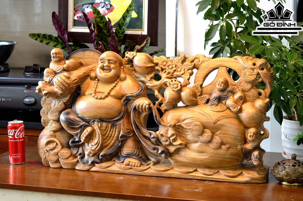 Tượng Phật Di Lặc Kéo Bao Tiền Gỗ Xá Xị Cao 39 Ngang 80 Sâu 13 (cm)