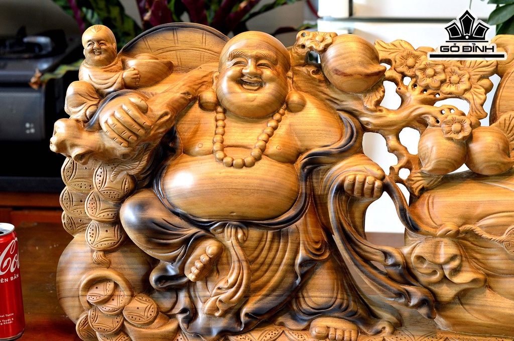 Tượng Phật Di Lặc Kéo Bao Tiền Gỗ Xá Xị Cao 39 Ngang 80 Sâu 13 (cm)